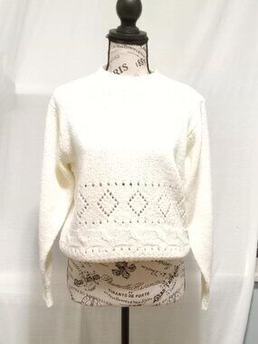 Pretty egg-white Crystal sportswear sweater size Medium